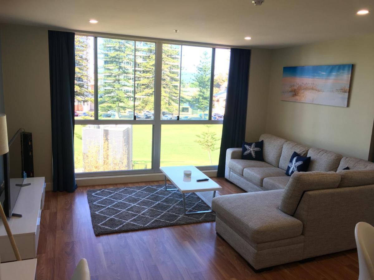 Beachside Luxury Apartments One & Two Bedroom In Beachfront Oaks Pier Building Glenelg Eksteriør bilde