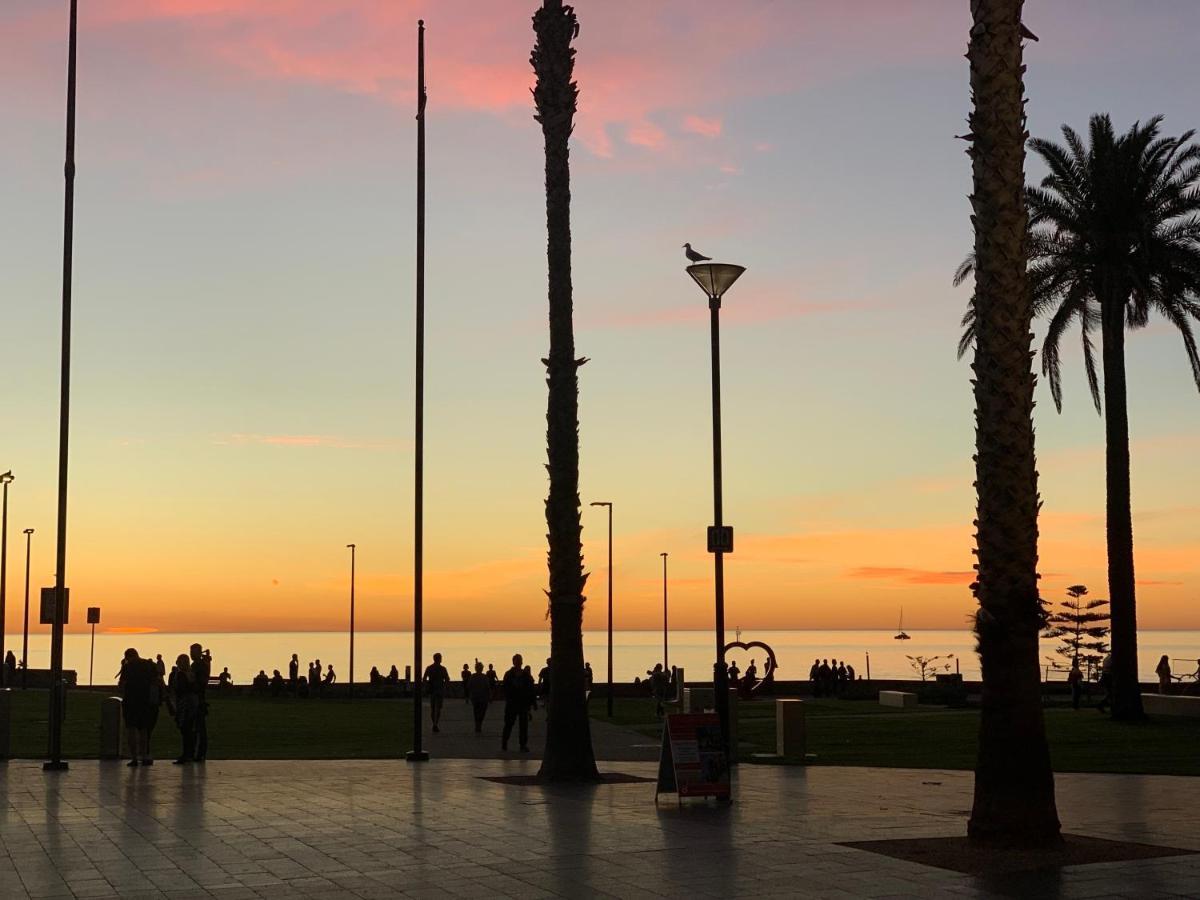 Beachside Luxury Apartments One & Two Bedroom In Beachfront Oaks Pier Building Glenelg Eksteriør bilde