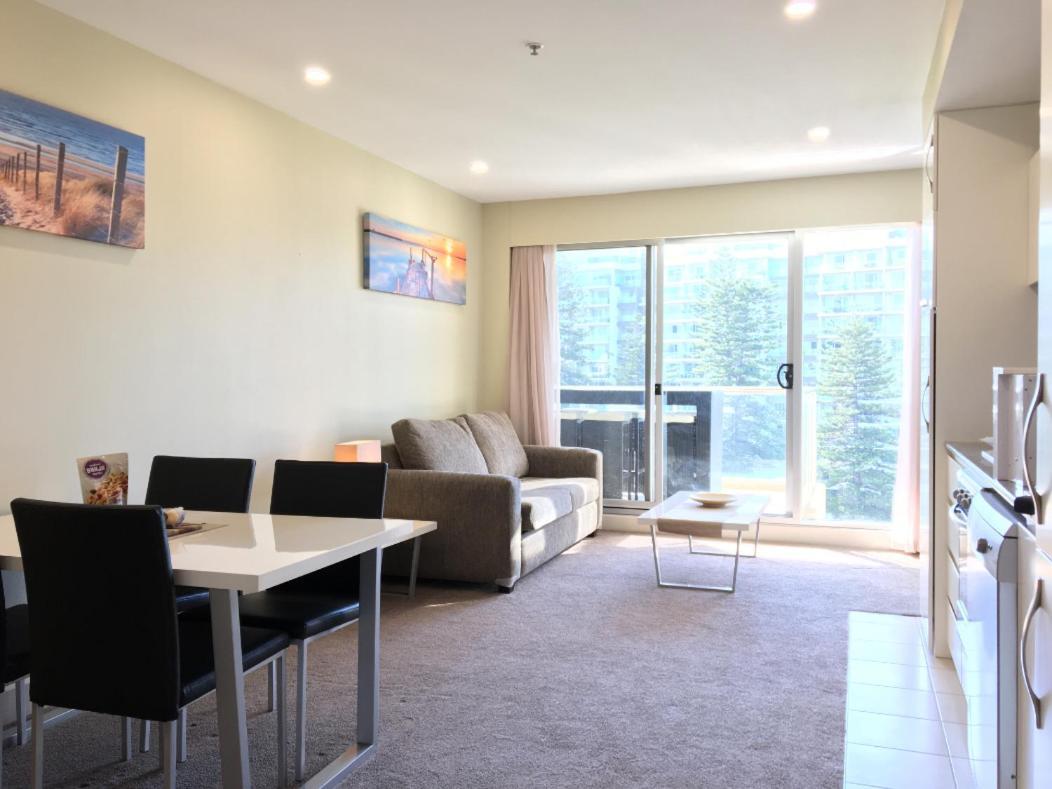 Beachside Luxury Apartments One & Two Bedroom In Beachfront Oaks Pier Building Glenelg Eksteriør bilde