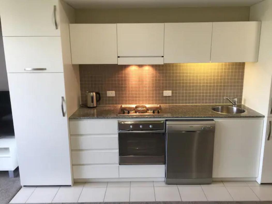 Beachside Luxury Apartments One & Two Bedroom In Beachfront Oaks Pier Building Glenelg Eksteriør bilde