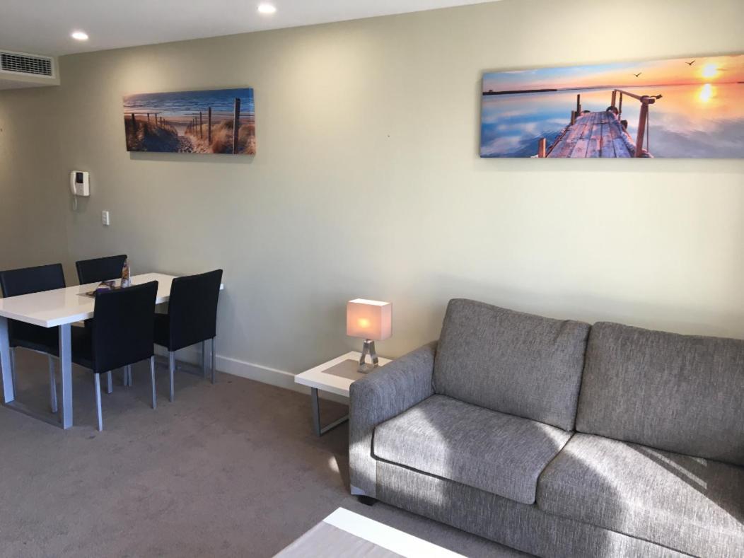 Beachside Luxury Apartments One & Two Bedroom In Beachfront Oaks Pier Building Glenelg Eksteriør bilde