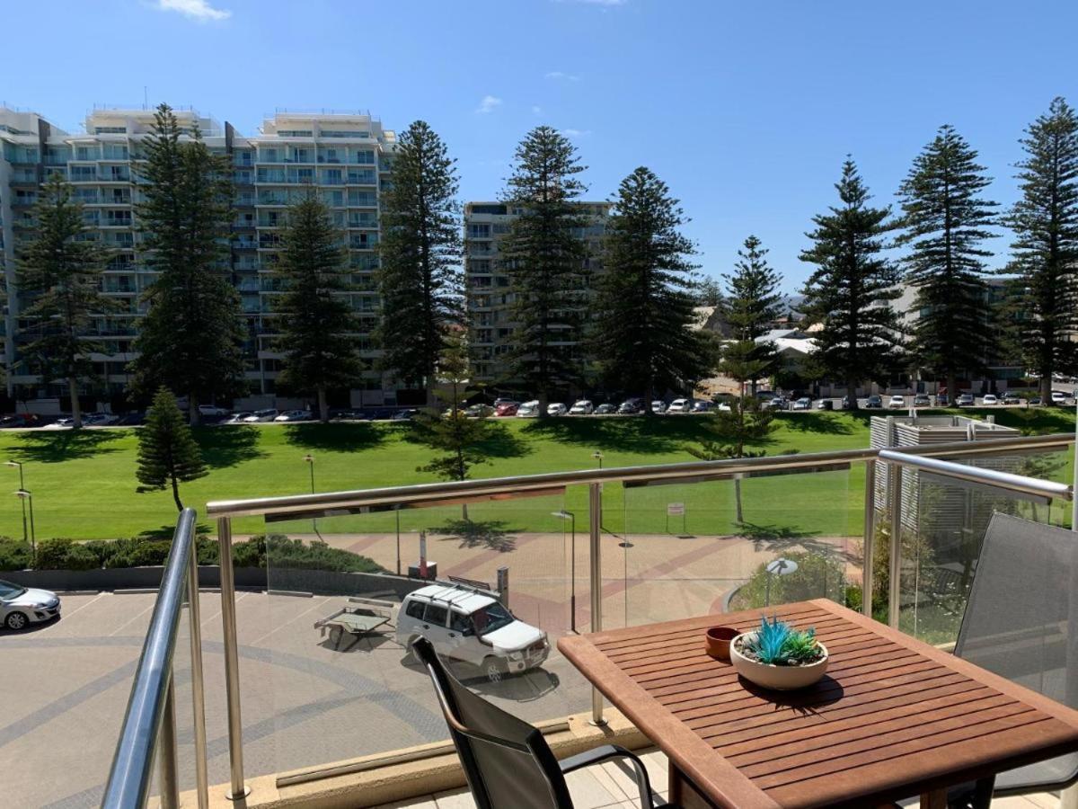 Beachside Luxury Apartments One & Two Bedroom In Beachfront Oaks Pier Building Glenelg Eksteriør bilde